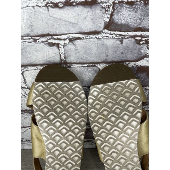 UGG Gold Leather Kamile Cross Strap Comfort Sandals Women Sz 10M US/41EU 1111040 - Picture 9 of 16